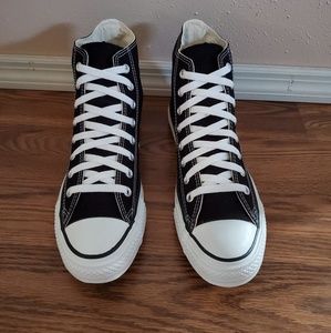 Converse all star hi top new black &white sz 9.5 m